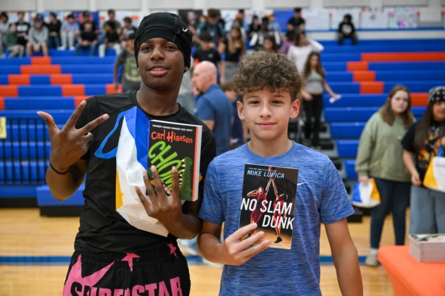 📚🥣 What a fun morning of celebration at Danielson Middle School! Through a partnership with Kelloggs, Walmart, Penguin Random House and Texas PTA, 500 of our Bearkats were treated to a free, brand new book of their choice and goodies from Kelloggs and Walmart. 🤩 

Thank you to these amazing partners for their support in spreading the joy of reading and making learning extra fun for our students!