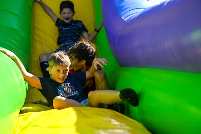 Sliding into the Fall Break! 🛝 🍂 

 Leander ISD will be closed from Nov. 24-28. Enjoy the time off spent with family and friends, #1LISD!